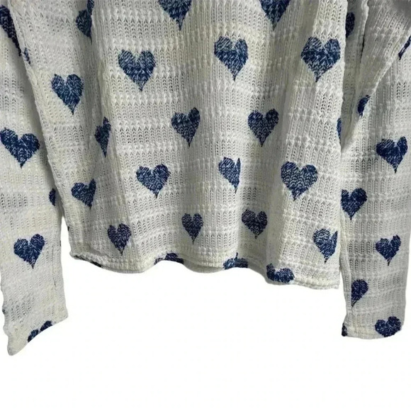 Aeropostale Women's M White Blue Heart  Pullover Sweater Solid Pattern - Picture 3 of 8